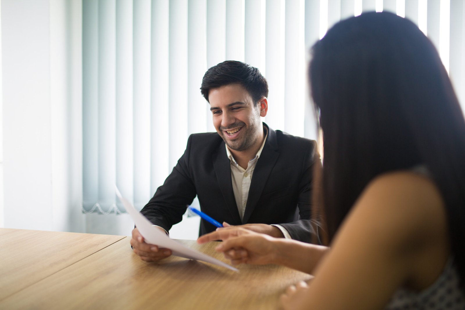 One link. Structured feedback. Instant candidate profiles.